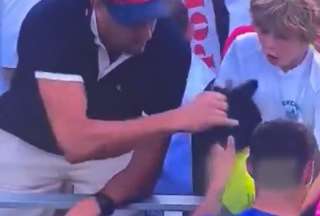 &iexcl;Indignante! Tenista regala gorra a un ni&ntilde;o y hombre se la quita