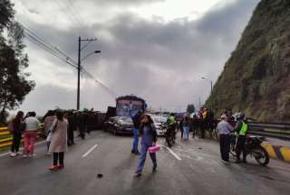 Ocho veh&iacute;culos involucrados en accidente en la autopista General Rumi&ntilde;ahui