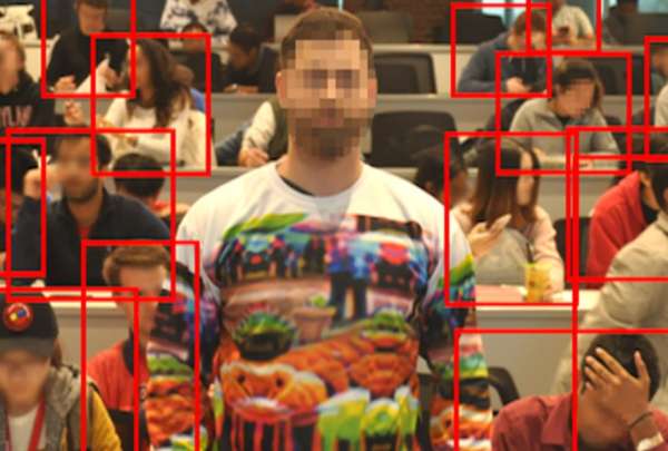 Crean un su&eacute;ter que vuelve invisible ante las c&aacute;maras a quien lo use