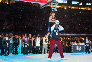NBA: Mac McClung salt&oacute; por encima de Shaquille O&rsquo;Neal para ganar el concurso de volcadas