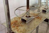 Las instalaciones de la planta de l&aacute;cteos no cumpl&iacute;an las condiciones para el manejo de alimentos.