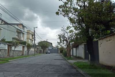 El cielo capitalino estuvo nublado durante la ma&ntilde;ana de este jueves.