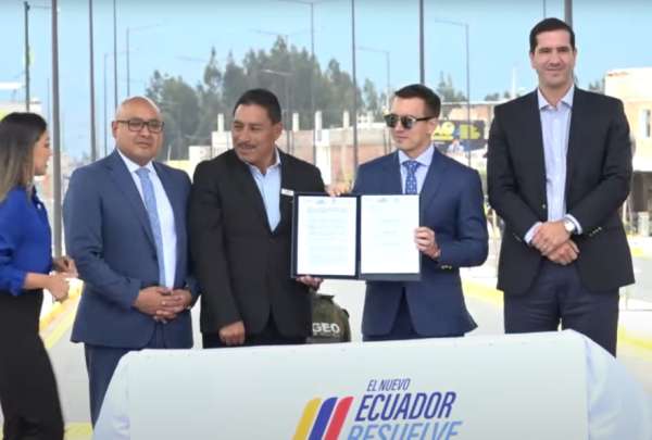 En Riobamba, la avenida Monse&ntilde;or Leonidas Proa&ntilde;o fue inaugurada. Esta v&iacute;a fue ampliada por las autoridades.&nbsp;