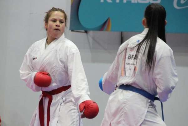 Valeria Echever gan&oacute; oro en karate