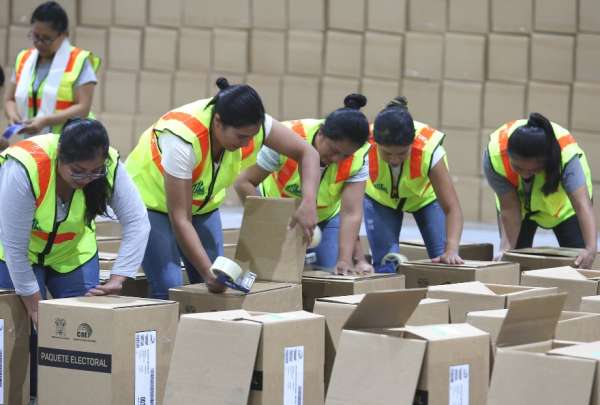 El CNE aleg&oacute; el Gobierno venezolano no ha emitido una respuesta para poder distribuir los kits electorales a trav&eacute;s de dos consulados.