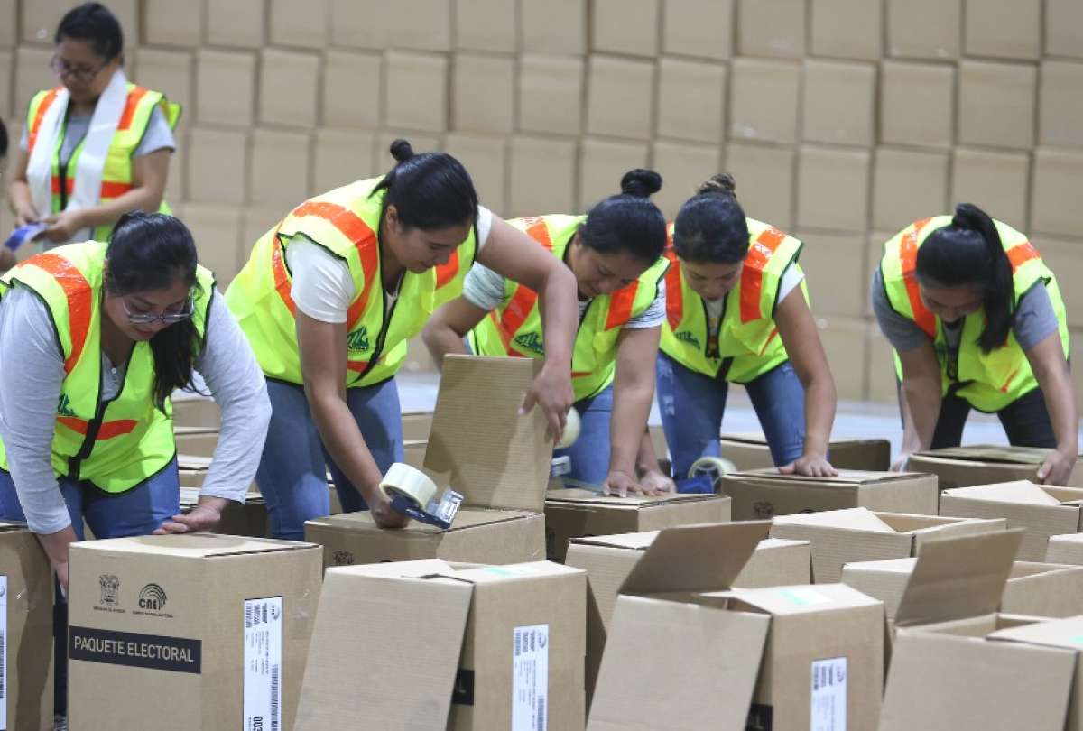El CNE alegó el Gobierno venezolano no ha emitido una respuesta para poder distribuir los kits electorales a través de dos consulados.