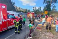 El Cuerpo de Bomberos confirm&oacute; el fallecimiento de ocho personas en un grave accidente en la v&iacute;a Pifo - Papallacta.