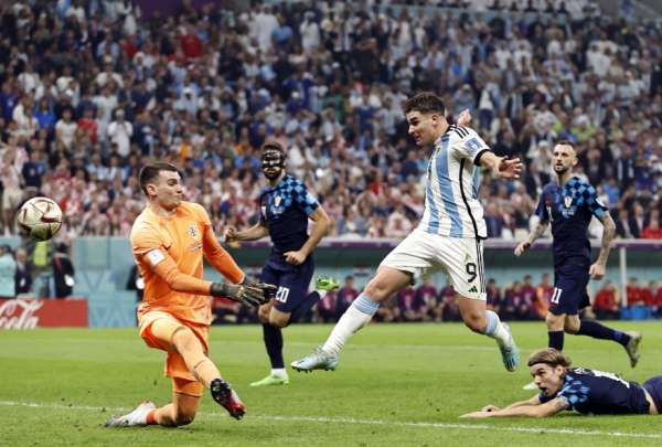Juli&aacute;n &Aacute;lvarez el jugador m&aacute;s joven en marcar un doblete, desde el Rey Pel&eacute;
