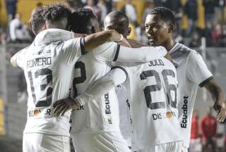 Liga de Quito gole&oacute; 4-1 al Aucas en la Copa de Campeones