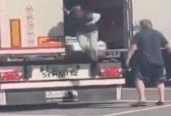 Un camionero que oblig&oacute; a bajar de su cami&oacute;n a latigazos a un grupo de mujeres migrantes que se hab&iacute;an subido al remolque del veh&iacute;culo.
