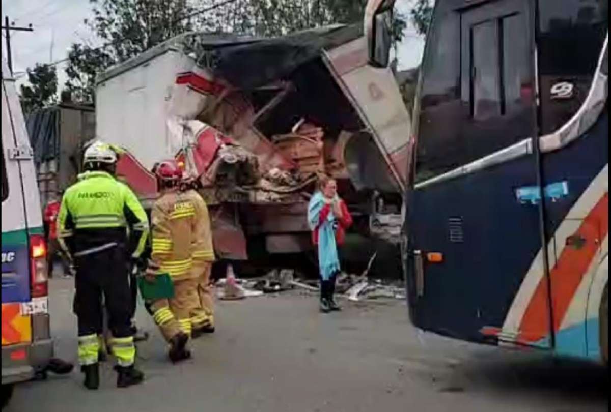 El siniestro de tránsito ocurrió en la autopista Cuenca-Azogues.