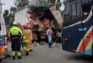 Ocho heridos en siniestro de tr&aacute;nsito en la autopista Cuenca-Azogues