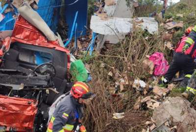 El auto pesado perdi&oacute; pista y se volc&oacute;