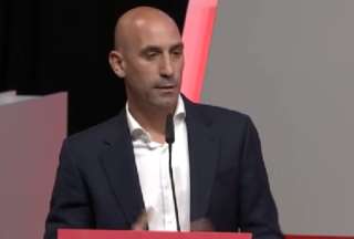 FIFA suspende a Luis Rubiales tras el esc&aacute;ndalo por el beso a Jenni Hermoso
