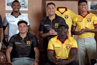 Barcelona present&oacute; sus nuevas camisetas centenarias