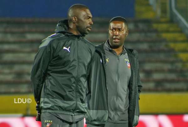 &Eacute;dison M&eacute;ndez (der.), junto con Geovanny Espinoza, tomaron el mando de Liga de Quito