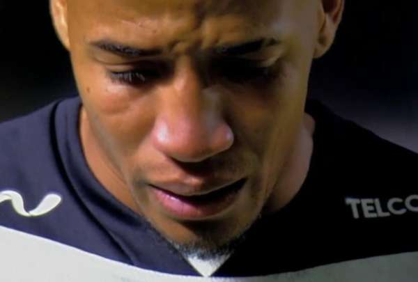 Byron Castillo estall&oacute; en llanto en medio partido ante Aucas