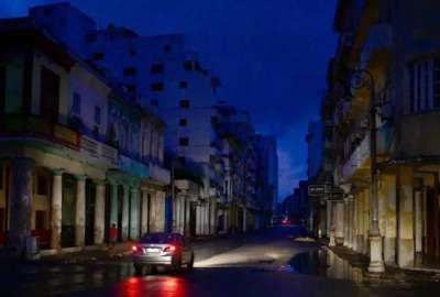 La crisis eléctrica deja a la población sin luz, agua y alimentos, mientras que la infraestructura energética obsoleta y la escasez de combustible agravan la situación.