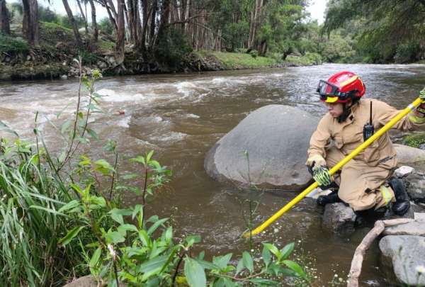 Un hombre fue arrastrado por la corriente del r&iacute;o Tomebamba en Cuenca. Ocurri&oacute; el domingo 9 de febrero de 2025.&nbsp;