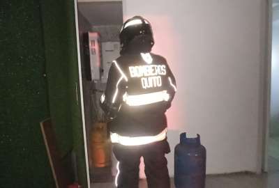 Personal del Cuerpo de Bomberos de Quito atendi&oacute; emergencia por fuga de gas