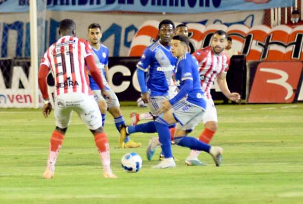 Emelec est&aacute; complicado en la parte baja de la tabla acumulada