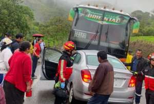 El Ecu 911 atendi&oacute; a los afectados de un choque en El Chaco.