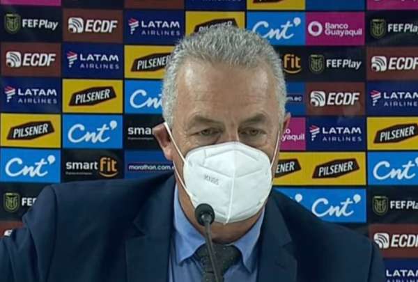 Gustavo Alfaro, DT de la Selecci&oacute;n, durante la conferencia de prensa