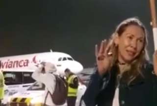Una mujer humill&oacute; a un polic&iacute;a en el aeropuerto de Bogot&aacute;
