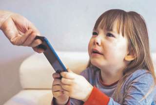 Revelador: &iquest;Cu&aacute;nto tiempo es saludable que tu hijo pase en el celular?