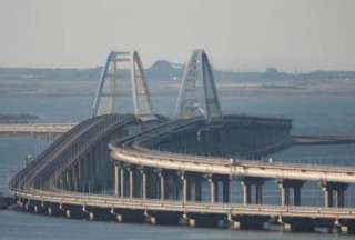 Rusia denuncia un nuevo ataque con dron en el puente de Crimea y suspende el tr&aacute;fico