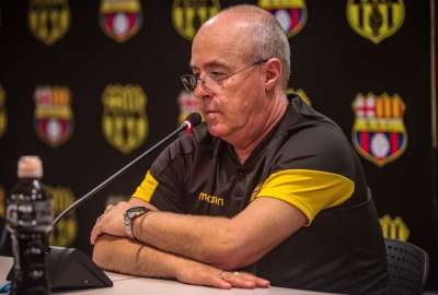 El entrenador Jorge C&eacute;lico defendi&oacute; la vida privada del jugador Michael Carcel&eacute;n.