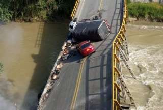 Colombia: puente que conectaba los departamentos de Quind&iacute;o y Valle del Cauca se desplom&oacute;