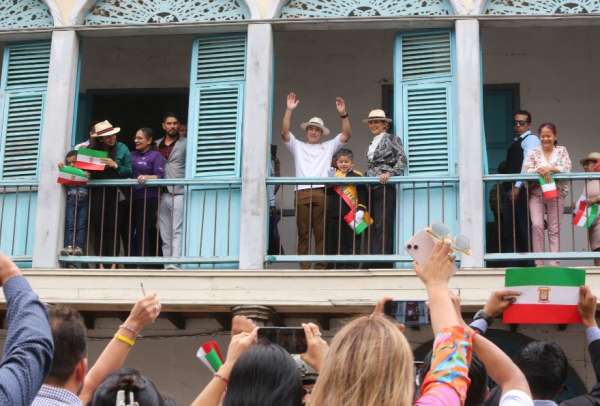 El presidente Daniel Noboa entreg&oacute; bonos y Cr&eacute;ditos de Desarrollo Humano en Manab&iacute;.