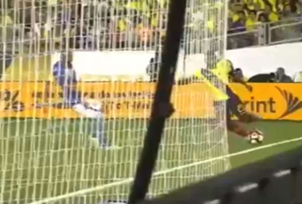 El segundo gol de Jap&oacute;n ante Espa&ntilde;a a&uacute;n causa debate sobre si el bal&oacute;n sali&oacute; o no de la cancha en el &uacute;ltimo pase.