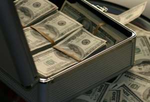 Los billetes falsos eran puestos en circulaci&oacute;n a trav&eacute;s de compras en locales comerciales. 