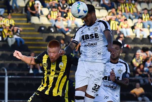  Central C&oacute;rdoba meti&oacute; presi&oacute;n en el grupo de Liga de Quito