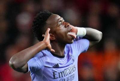 Vin&iacute;cius est&aacute; en el centro de las burlas