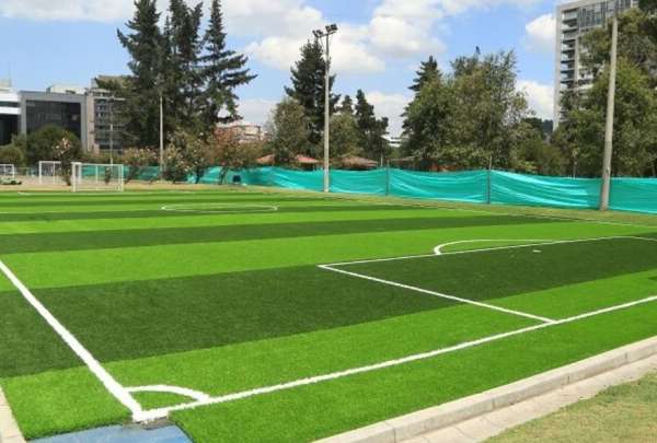 As&iacute; avanza la rehabilitaci&oacute;n de la pista atl&eacute;tica y otras zonas en el Parque La Carolina. 