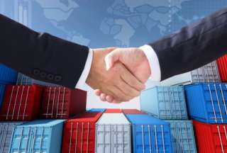 Ecuador firma acuerdo comercial con Canad&aacute;