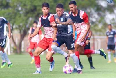 Emelec venci&oacute; a Atl&eacute;tico Central C&oacute;rdoba en un partido amistoso