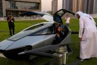 La empresa china XPeng realiz&oacute; la primera prueba del auto volador con p&uacute;blico presente.