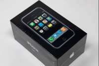 La primera versión del Iphone alcanzó récord en una subasta.