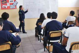 Ministerio de Educaci&oacute;n mantiene cambios en horarios de clases