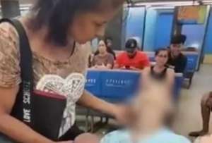 En las im&aacute;genes se ve como la mujer habla e incluso finge que el cad&aacute;ver le responde.