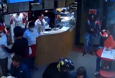 El asalto registrado el jueves, 23 de febrero de 2023, se dio en un restaurante de la Gonz&aacute;lez Su&aacute;rez, en el norte de Quito. 